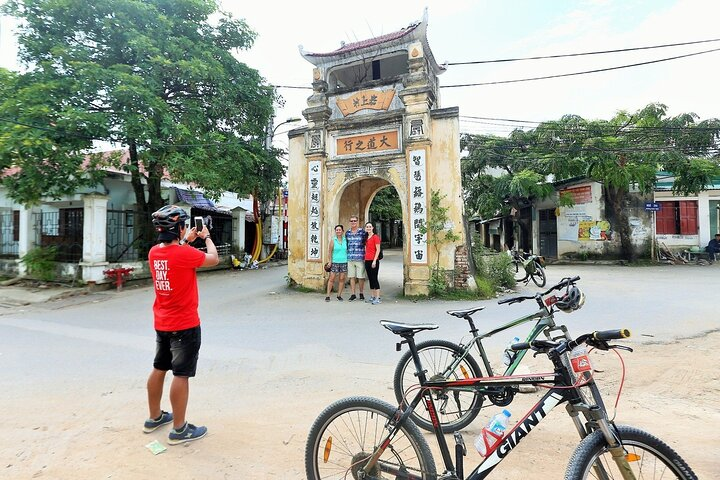 Hanoi Countryside E-bike Tour But Thap Pagoda Dong Ho Village